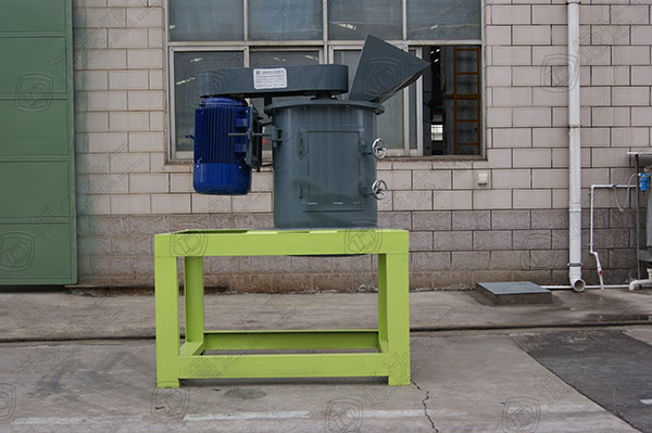 有機(jī)肥立式粉碎機(jī).jpg